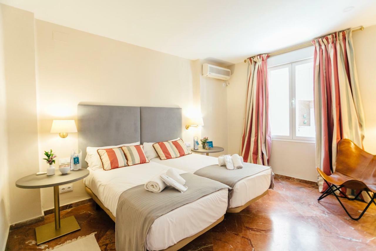 Stylish And Wide- 3Bdr 3Bth- Los Remedios Sevilla Kültér fotó